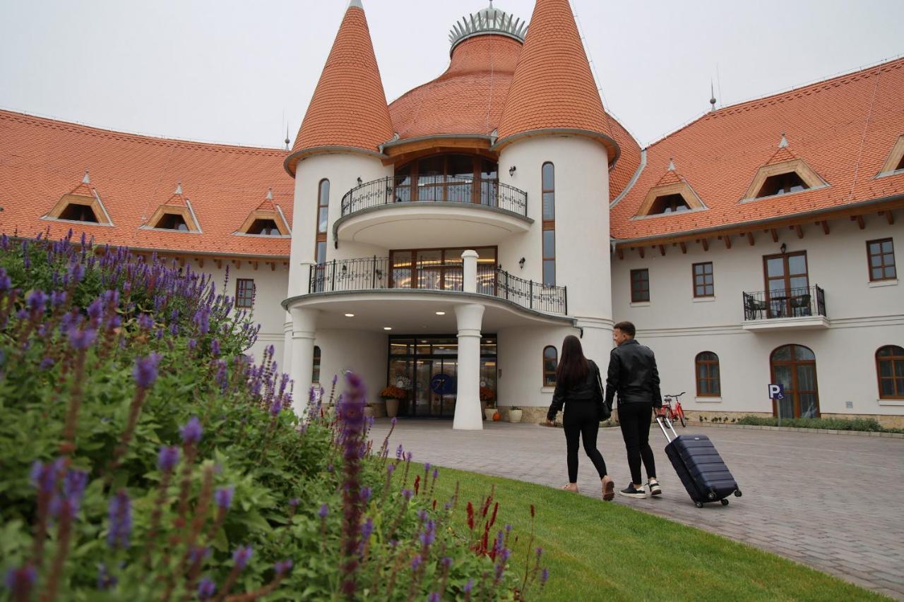 Hungarikum Hotel Lakitelek Esterno foto