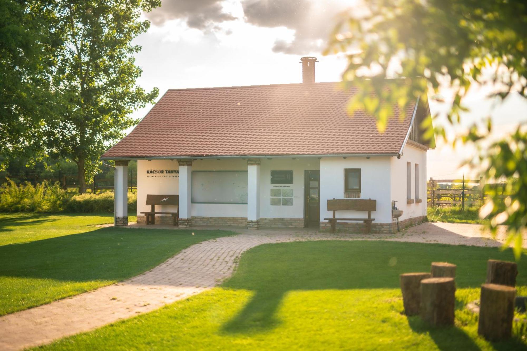 Hungarikum Hotel Lakitelek Esterno foto