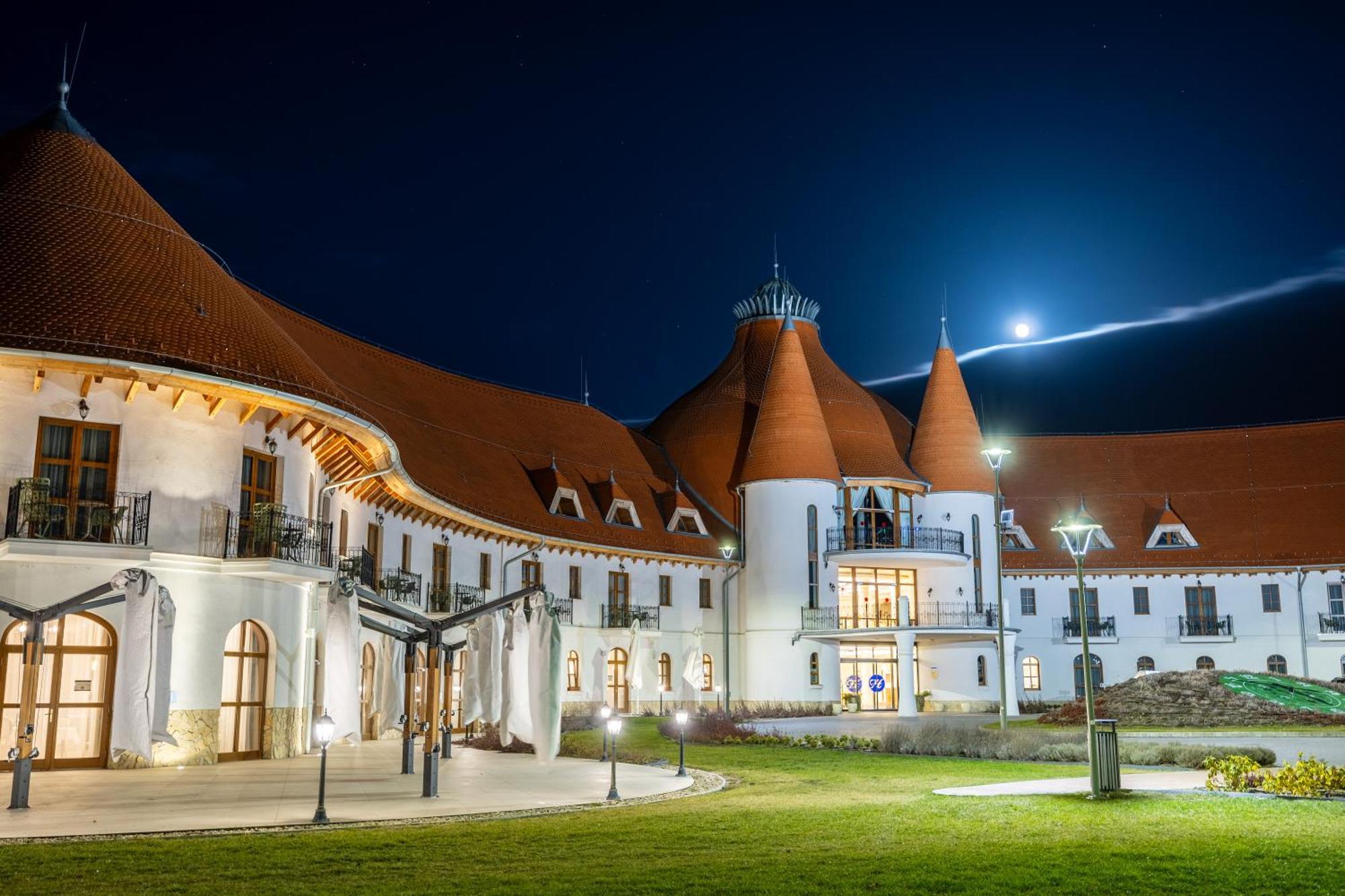 Hungarikum Hotel Lakitelek Esterno foto